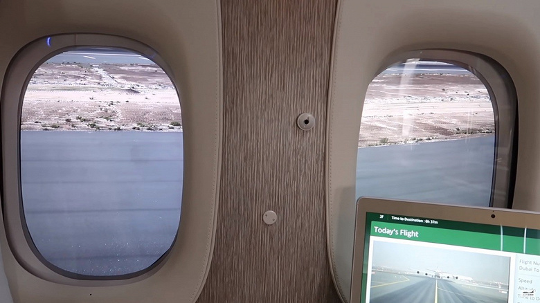 Emirates Airline тестирует самолет с экранами OLED вместо иллюминаторов